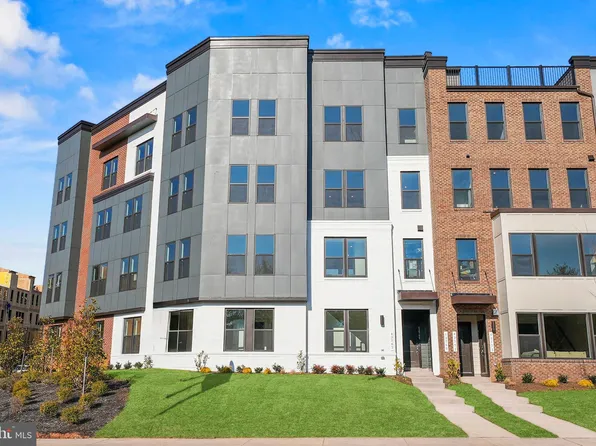 4678 Westfields Blvd, Chantilly, VA 20151