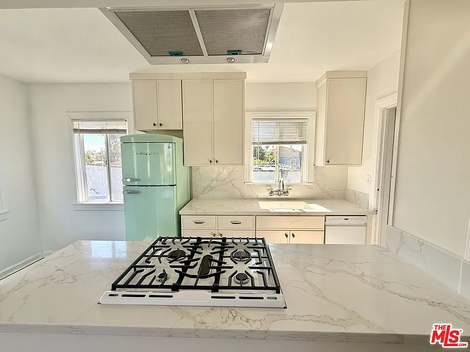 1 bed, 1.0 bath, 650 sqft, $2,350 — Photo 3