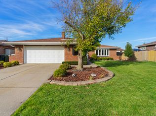 8118 Tudor Ln, Tinley Park, IL 60477