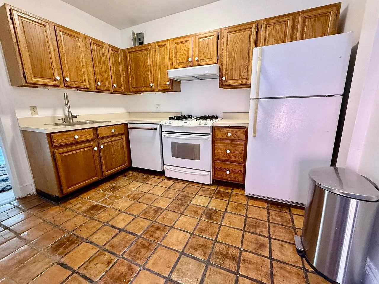 2 bed, 1.5 bath, 1008 sqft, $5,300 — Photo 2