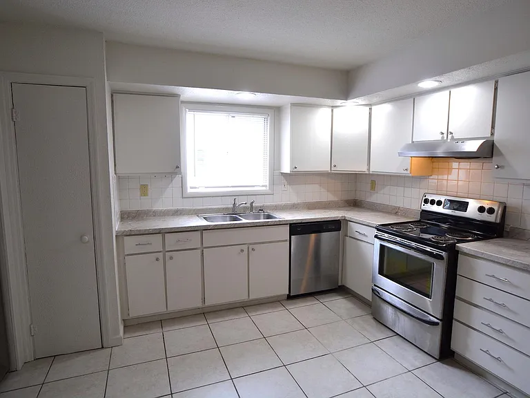 1404 Glendale Dr — Photo 10