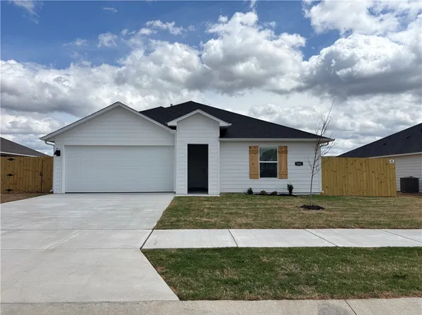 561 Raegan St, Prairie Grove, AR 72753