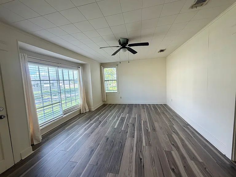 2185 Glasgow Ave — Photo 3