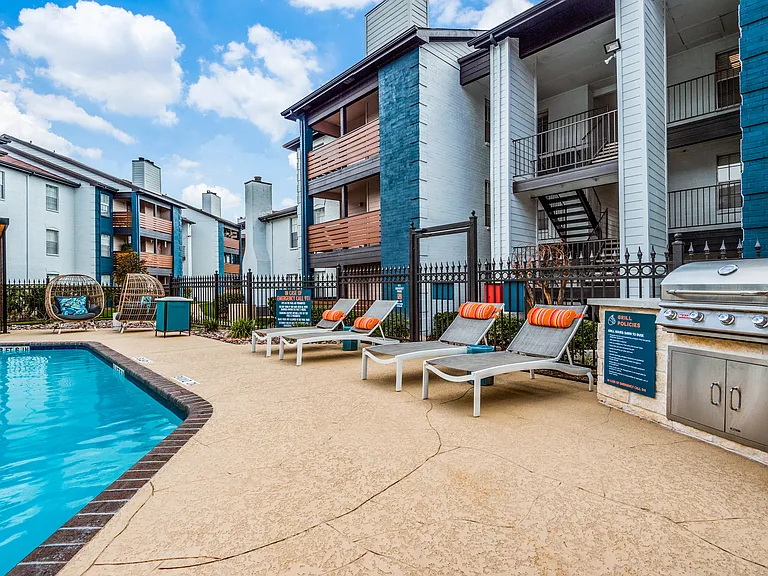 The Sutton Apartments — Photo 43