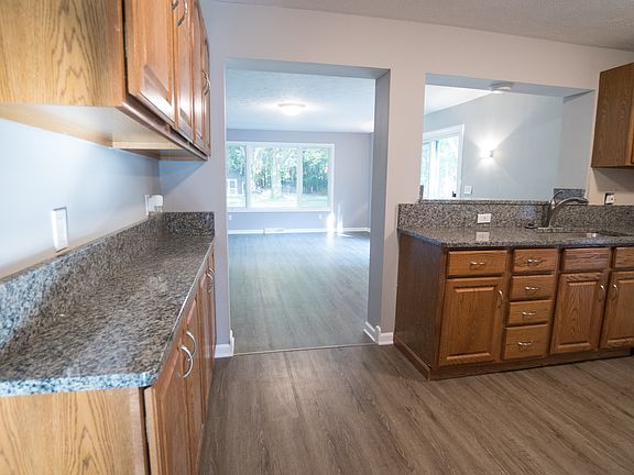 2nd image of 2915 Emerald Lake Blvd