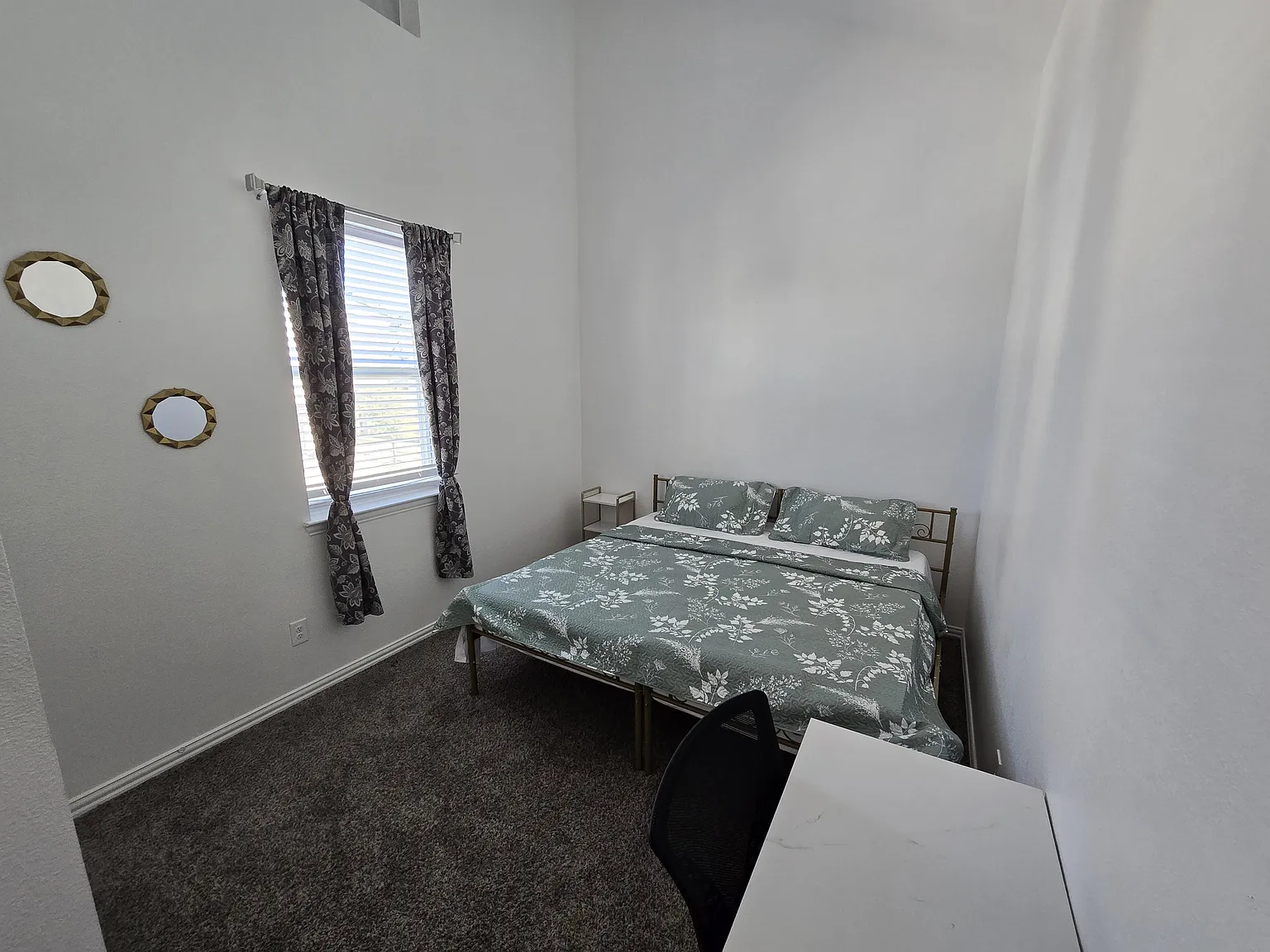 4 bed, 3.0 bath, 1950 sqft, $1,274 — Photo 3