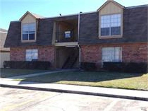 2nd image of 256 Monarch Dr #C