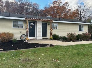 5010 Greenbrook Cir, Howell, MI 48855