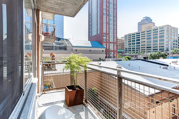 Sold by (Legacy) Elegran | media 4