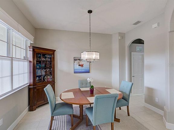 4th image of 828 Goldenpond Ct