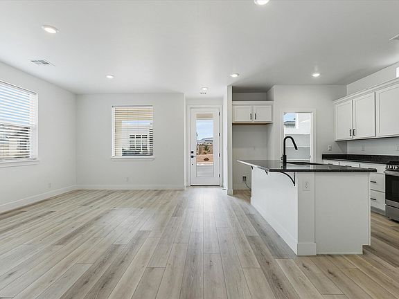4th image of 628 Juniper Hill Dr