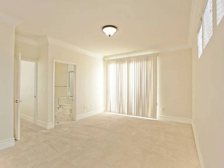 13940 Moorpark St #104 — Photo 9