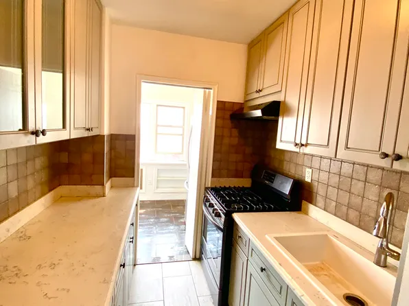 3131 Grand Concourse image 3 of 33