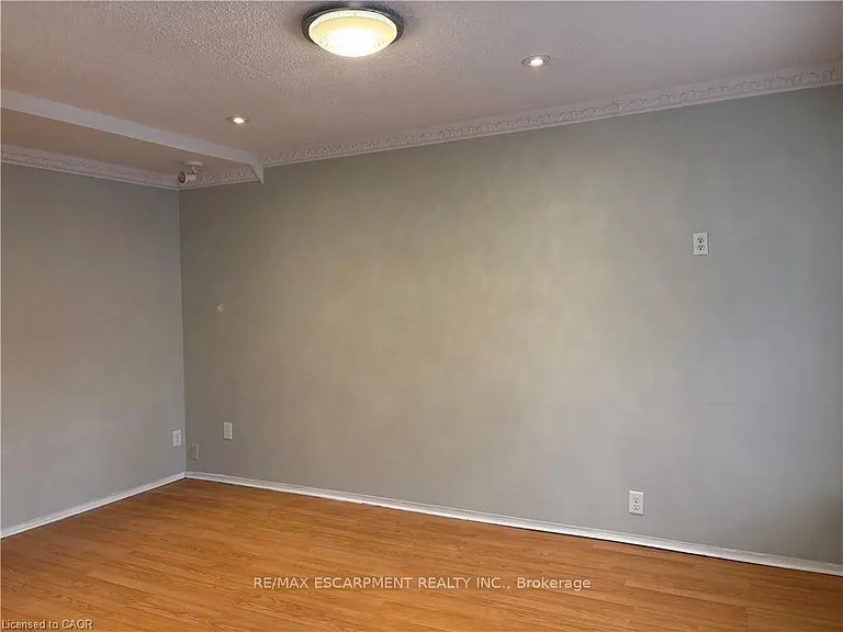 269 Main St W #2f & 3f — Photo 5