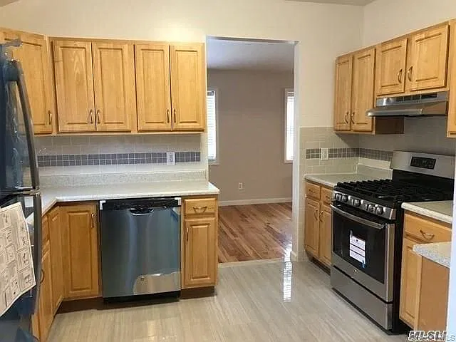 3 bed, 2.0 bath, 1100 sqft, $3,800 — Photo 3