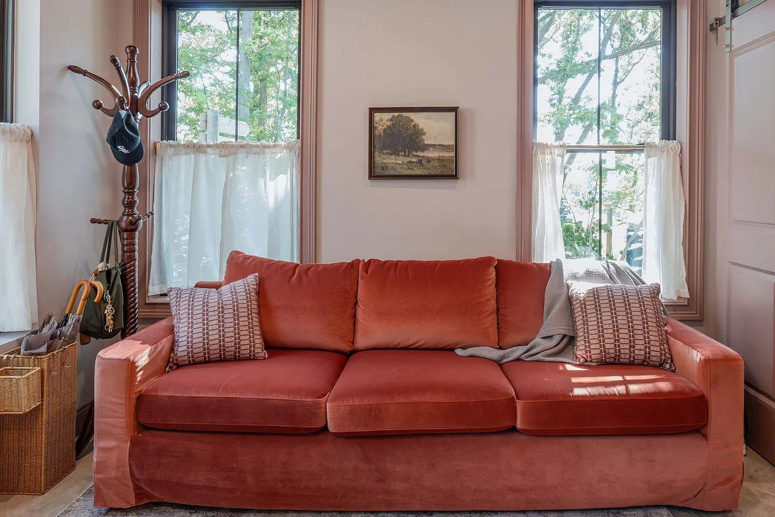 1 bed, 1.0 bath, 419 sqft, $8,732 — Photo 1
