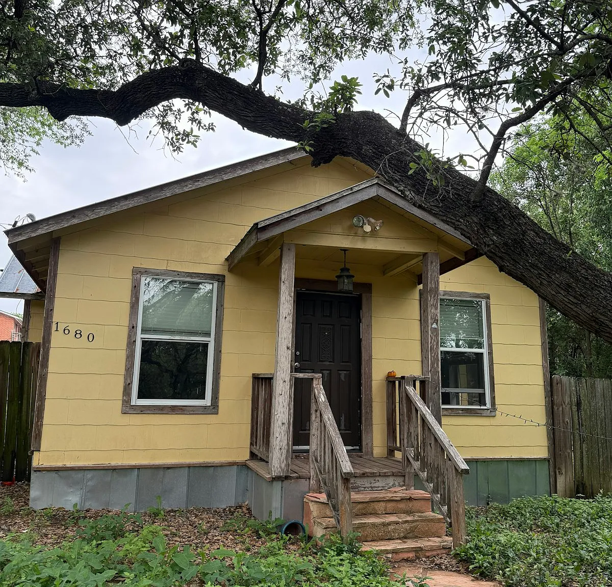 1680 Hofheinz Street — Photo 1