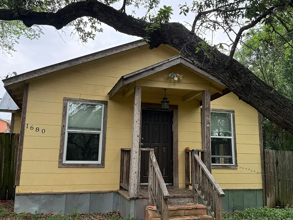 1680 Hofheinz St