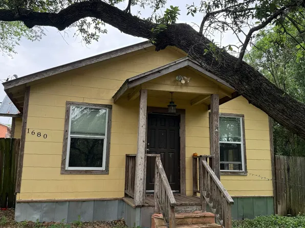 1680 Hofheinz St, San Marcos, TX 78666