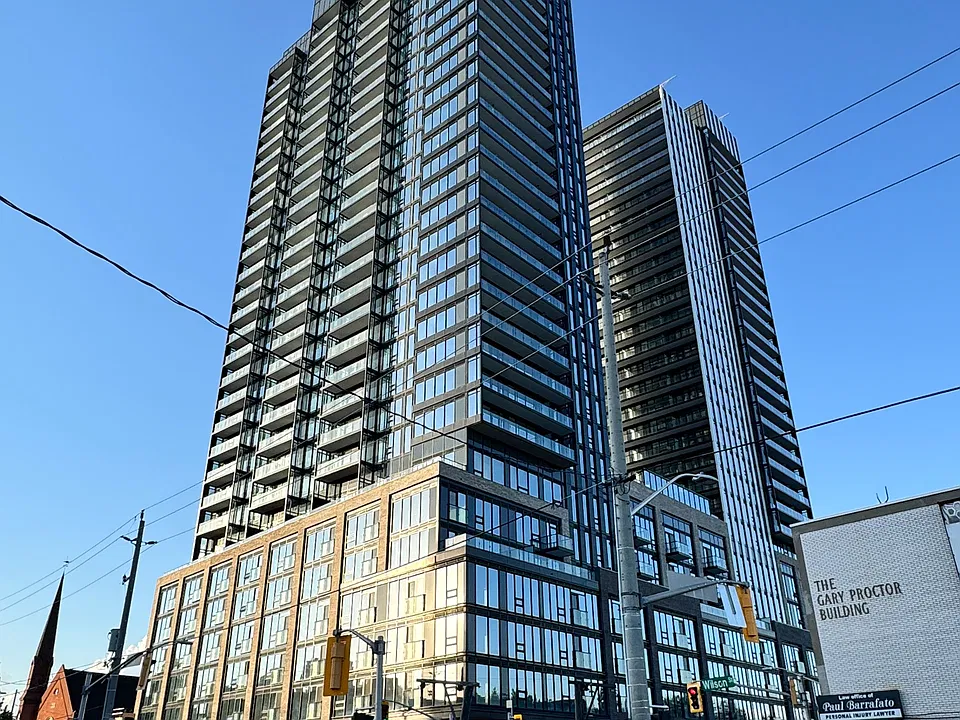 101 John St N #1415