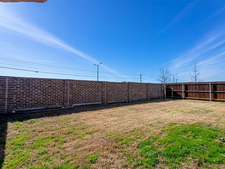 2904 Redbud Ln — Photo 35