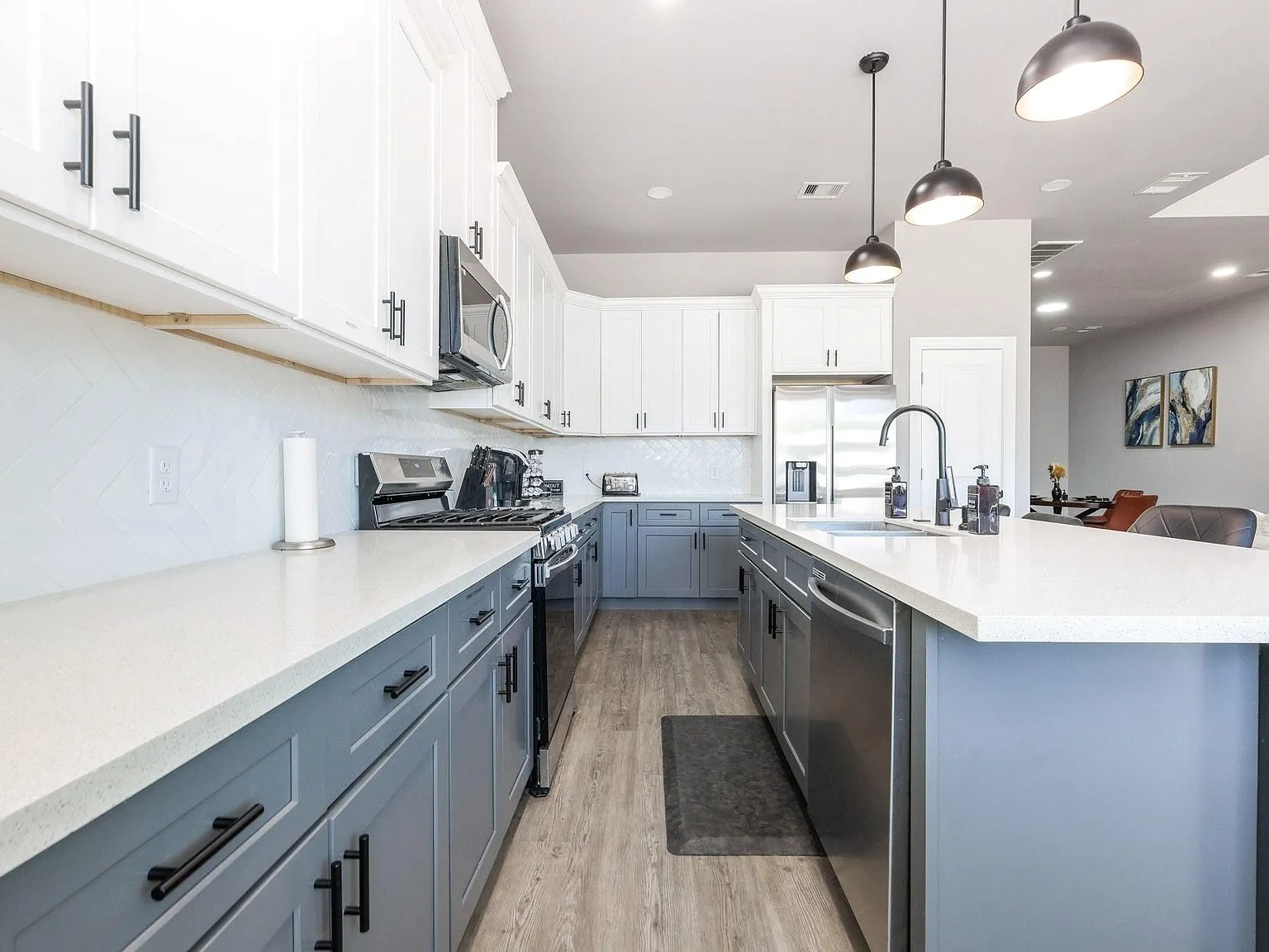 3 bed, 2.0 bath, 1707 sqft, $2,300 — Photo 3
