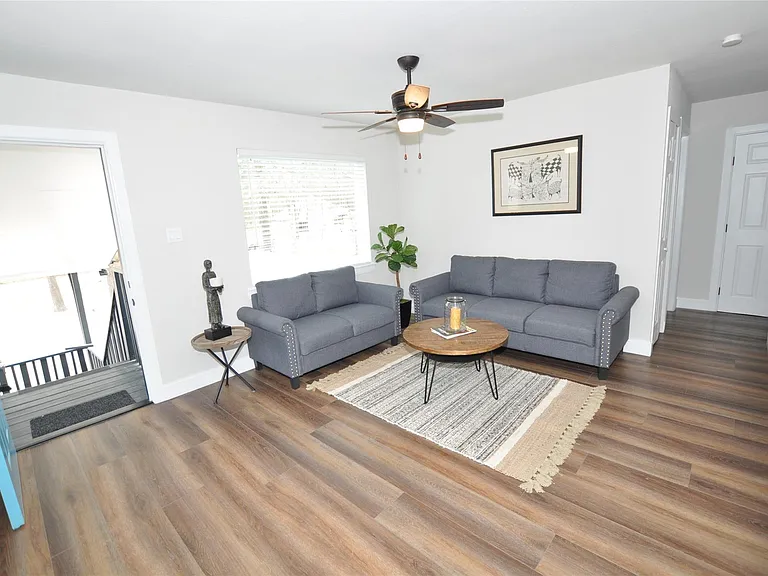 2655 Fountain View St #3 — Photo 5