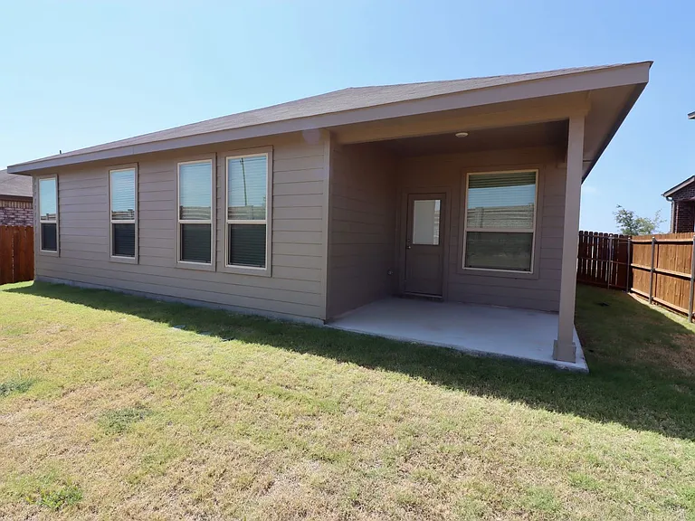 1120 Eastland Ln — Photo 21