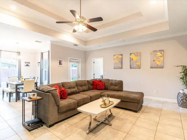 519 Cypress St, Mary Esther, FL 32569