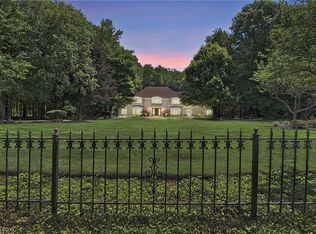 1839 Chartley Rd, Gates Mills, OH 44040
