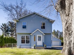 1024 Burke Ave W, Roseville, MN 55113
