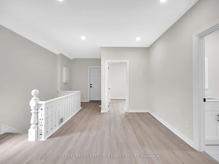 108 Lindsay St S — Photo 9