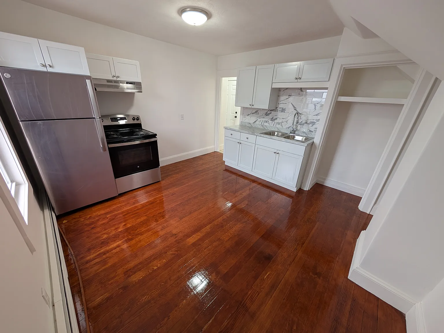 2 bed, 800 sqft, $1,750 — Photo 1