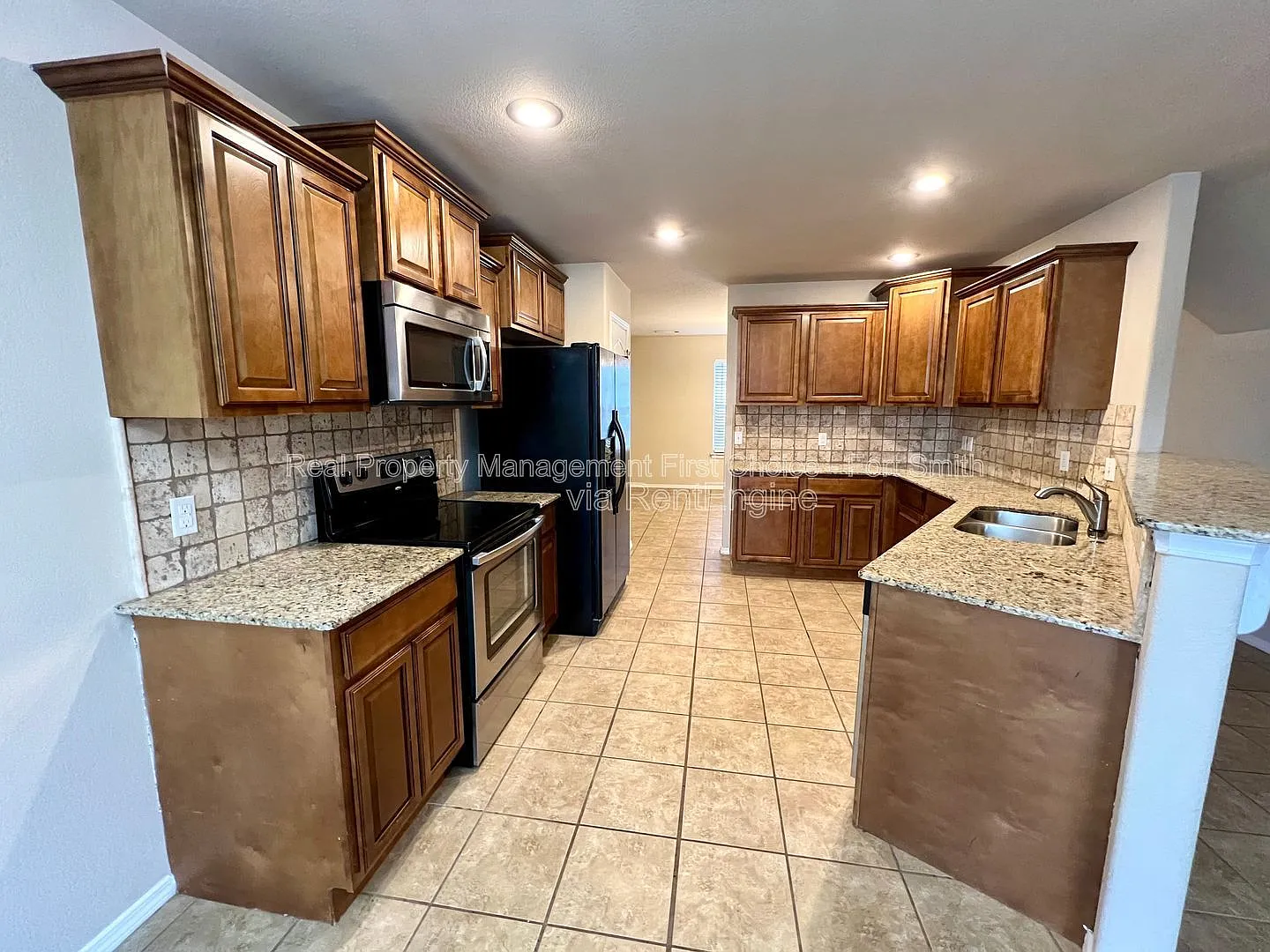 4 bed, 2.0 bath, 2025 sqft, $1,699 — Photo 3