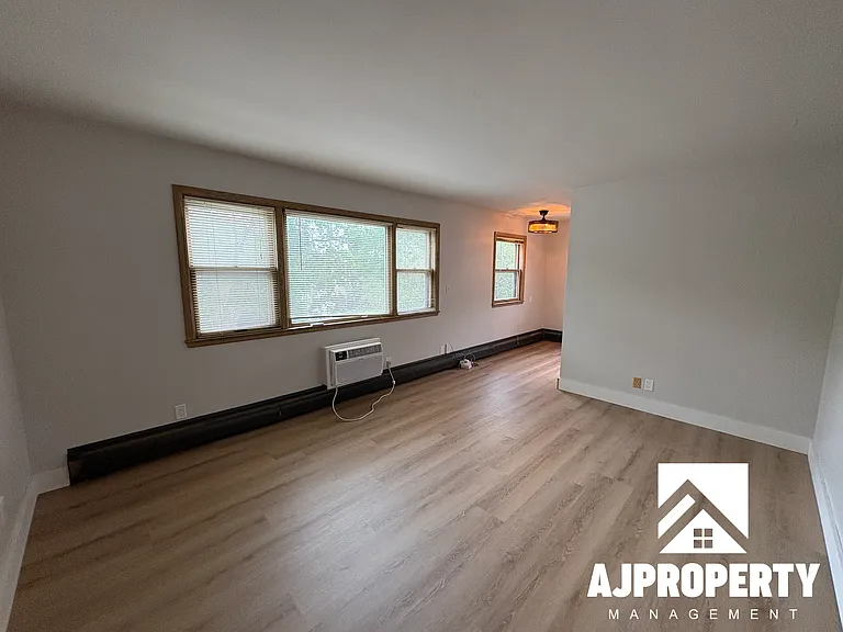 615 W 15th St #3 — Photo 2