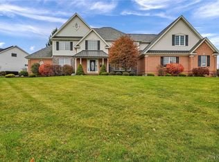 5294 Briercliff Dr, Hamburg, NY 14075