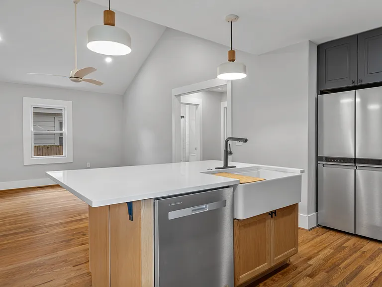 10 Amherst Ave — Photo 3