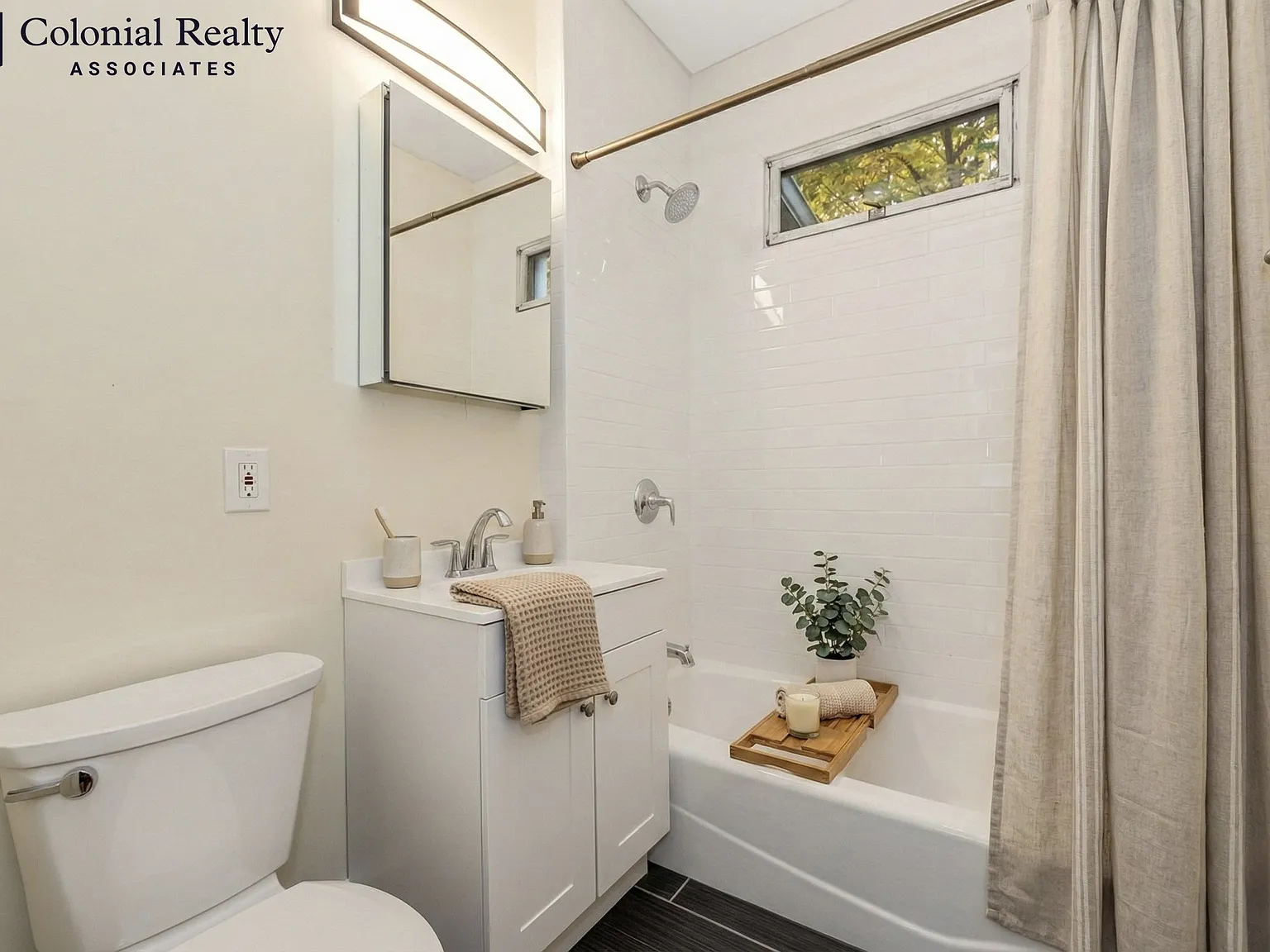 3 bed, 1.0 bath, 980 sqft, $2,995 — Photo 3