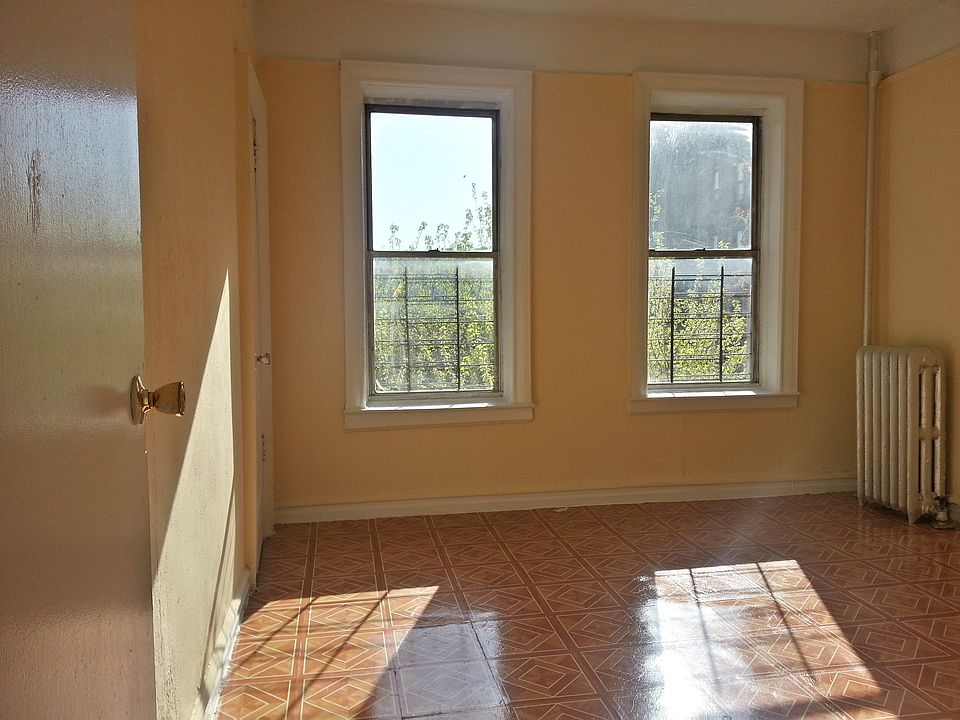 2nd image of 130 Wunder St