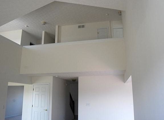 3rd image of 1096 Royal Oak Dr