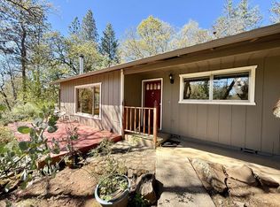 9042 Monument Dr, Grants Pass, OR 97526