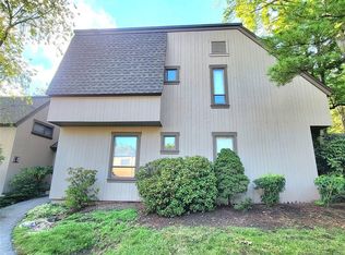 18 Crocus Ln #52D, Avon, CT 06001