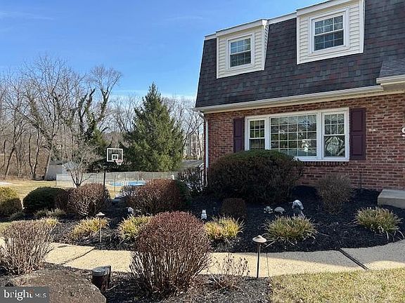 3rd image of 9 Emery Ln