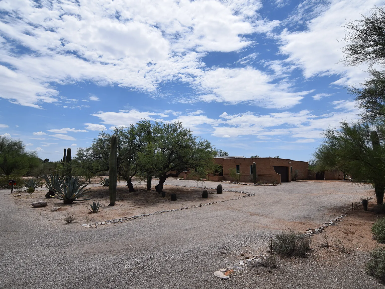 4 bed, 2.5 bath, 2581 sqft, $3,800 — Photo 4