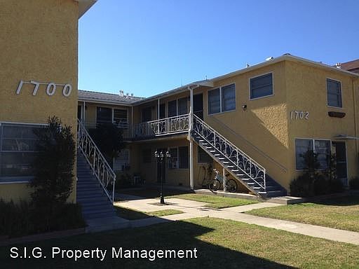 2nd image of 1700 W Victory Blvd