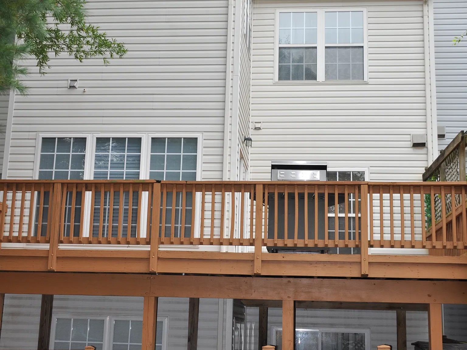 4 bed, 3.5 bath, 2112 sqft, $3,300 — Photo 2