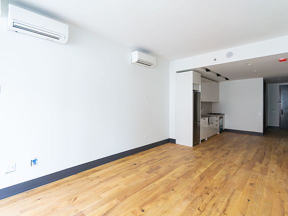 4th image of 42-22 27th St #501E