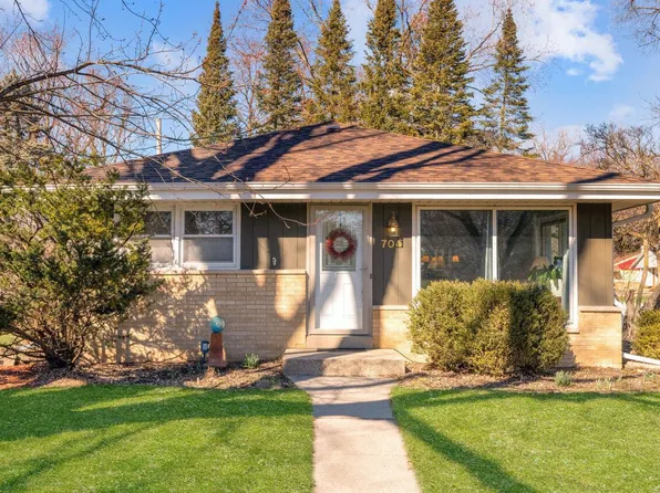 704 West Montclaire AVENUE, Glendale, WI 53217