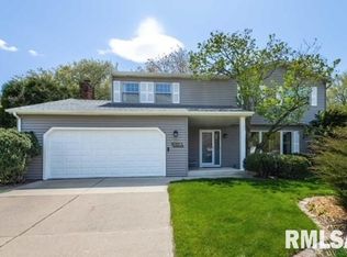 2111 Meadow Brook Rd, Davenport, IA 52807