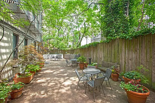 Sold by Level Group | media 18